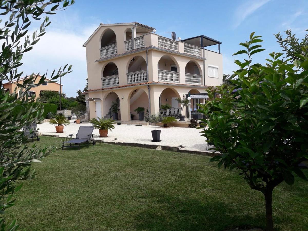 Villa Meli - Apartments Mit Meerblick Medulin Exteriér fotografie