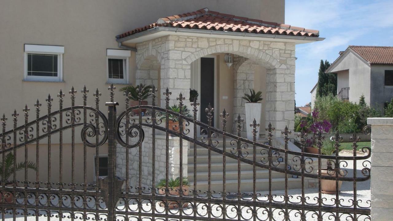Villa Meli - Apartments Mit Meerblick Medulin Exteriér fotografie